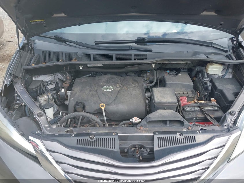 TOYOTA SIENNA - zdjęcie 10