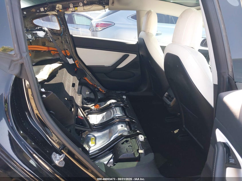 TESLA MODEL 3 - zdjęcie 8