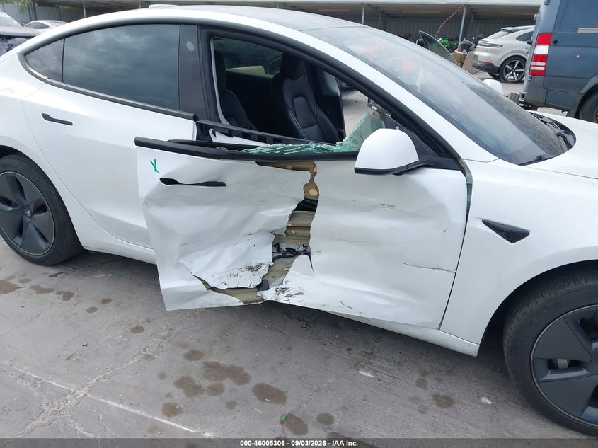 TESLA MODEL 3 - zdjęcie 6