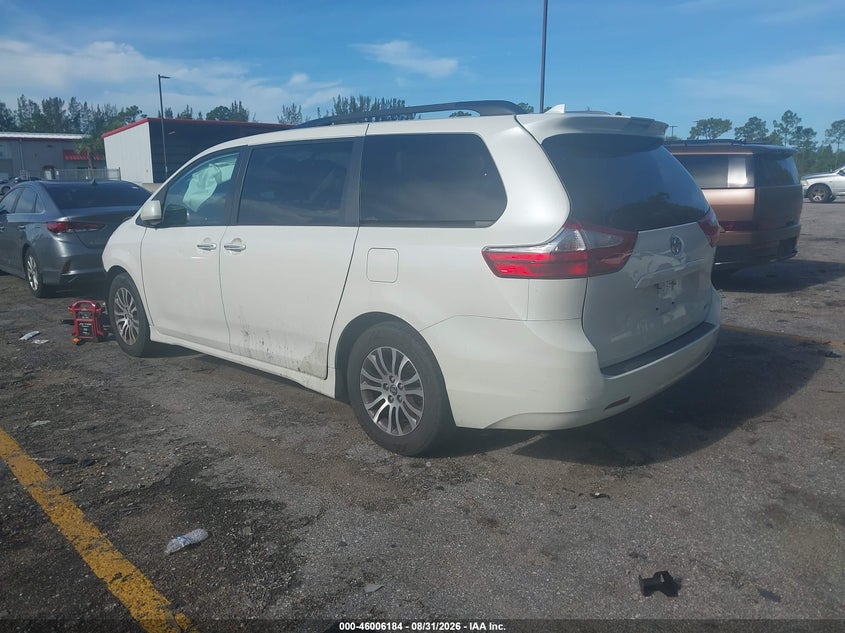 TOYOTA SIENNA - zdjęcie 3