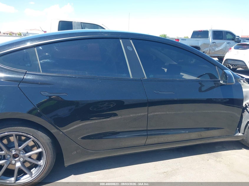 TESLA MODEL 3 - zdjęcie 14