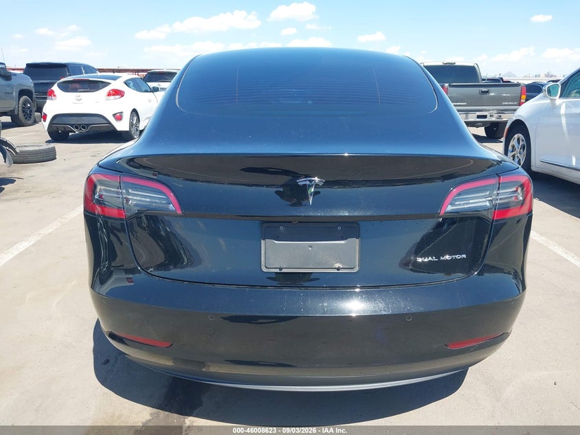 TESLA MODEL 3 - zdjęcie 17