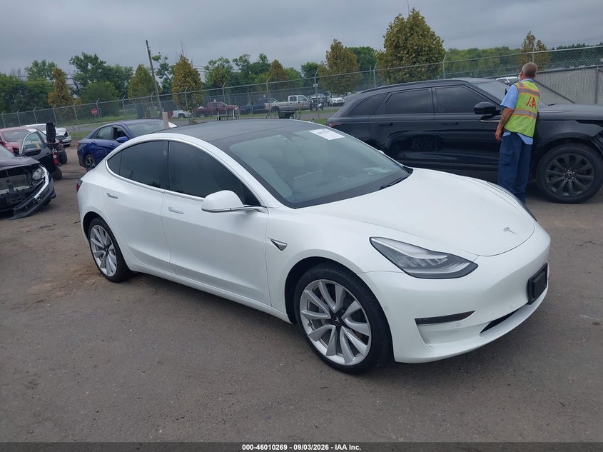 TESLA MODEL 3 - zdjęcie 1