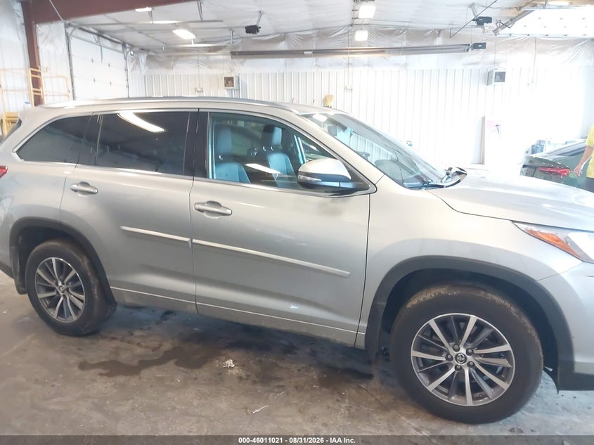 TOYOTA HIGHLANDER - zdjęcie 13