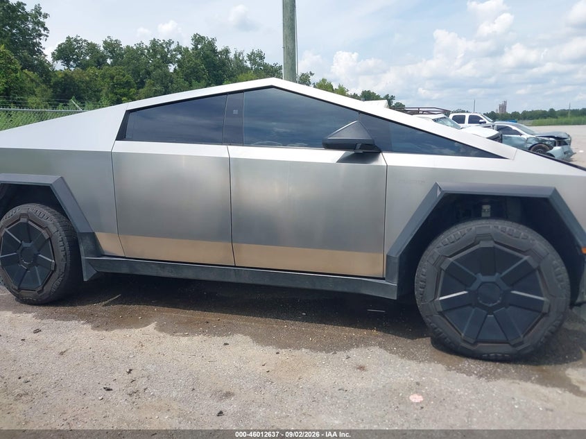 TESLA CYBERTRUCK - zdjęcie 13