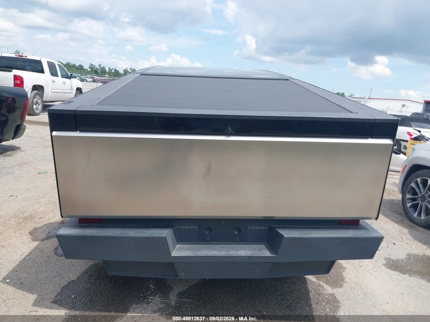 TESLA CYBERTRUCK - zdjęcie 16