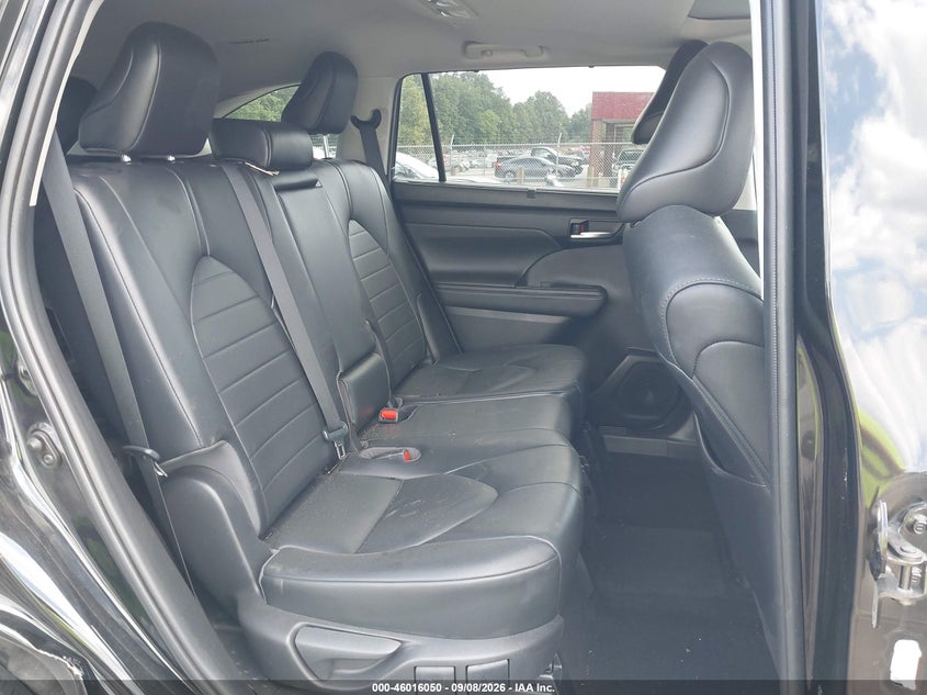 TOYOTA HIGHLANDER - zdjęcie 8