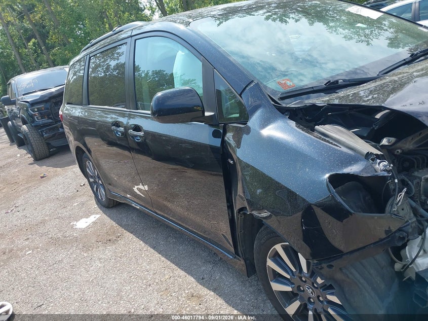 TOYOTA SIENNA - zdjęcie 13