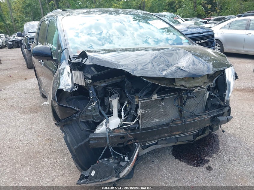 TOYOTA SIENNA - zdjęcie 6