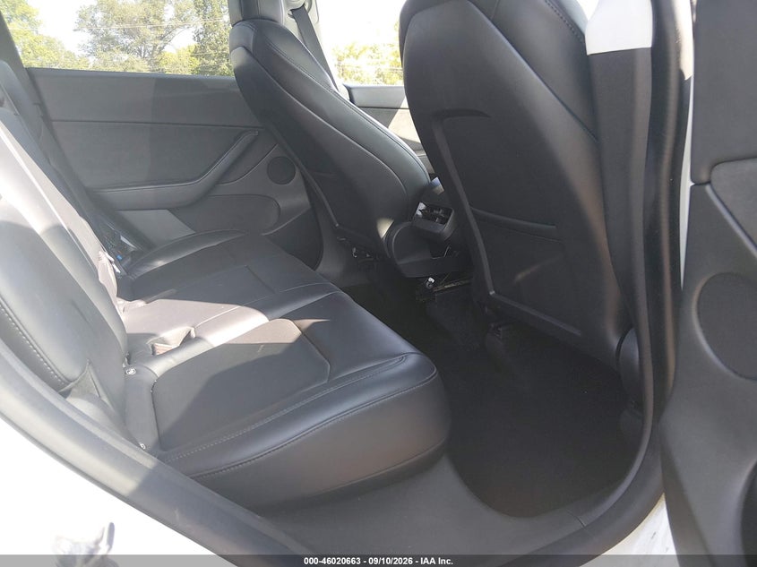 TESLA MODEL Y - zdjęcie 8