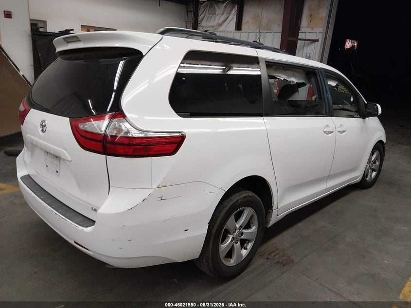 TOYOTA SIENNA - zdjęcie 4