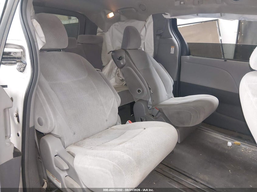 TOYOTA SIENNA - zdjęcie 8