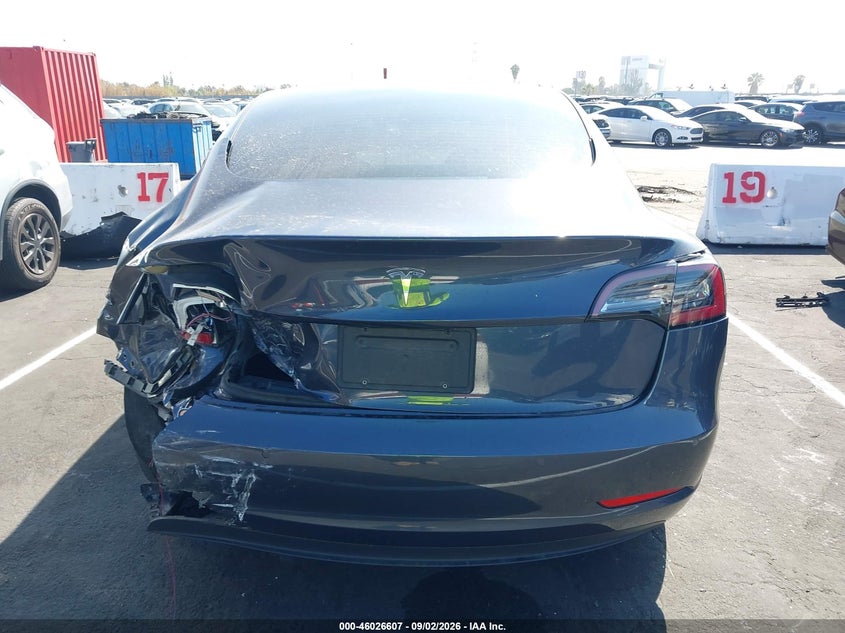 TESLA MODEL 3 - zdjęcie 16