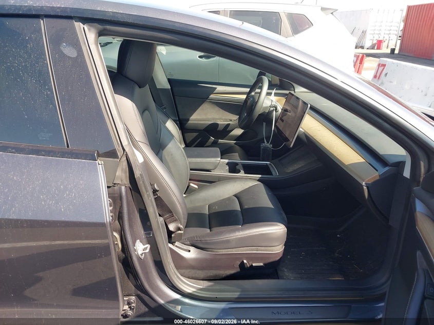 TESLA MODEL 3 - zdjęcie 5