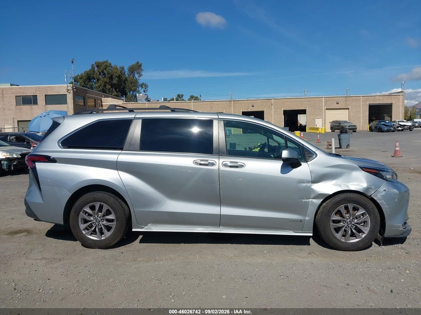 TOYOTA SIENNA - zdjęcie 13