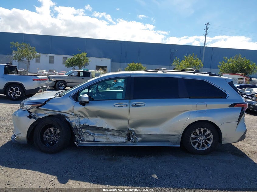 TOYOTA SIENNA - zdjęcie 14