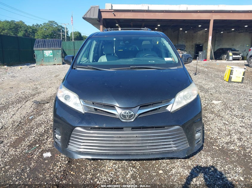 TOYOTA SIENNA - zdjęcie 12
