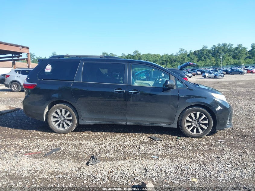 TOYOTA SIENNA - zdjęcie 13