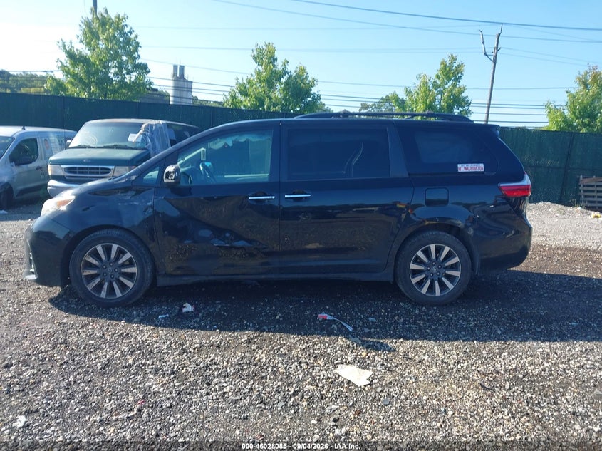 TOYOTA SIENNA - zdjęcie 14