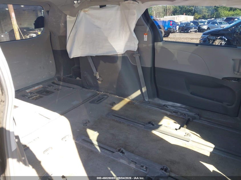 TOYOTA SIENNA - zdjęcie 8