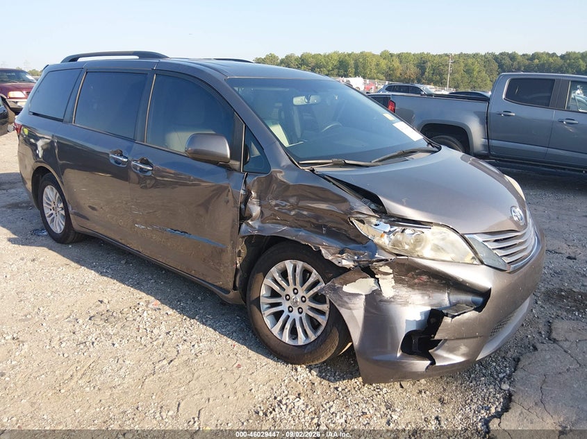 TOYOTA SIENNA - zdjęcie 1