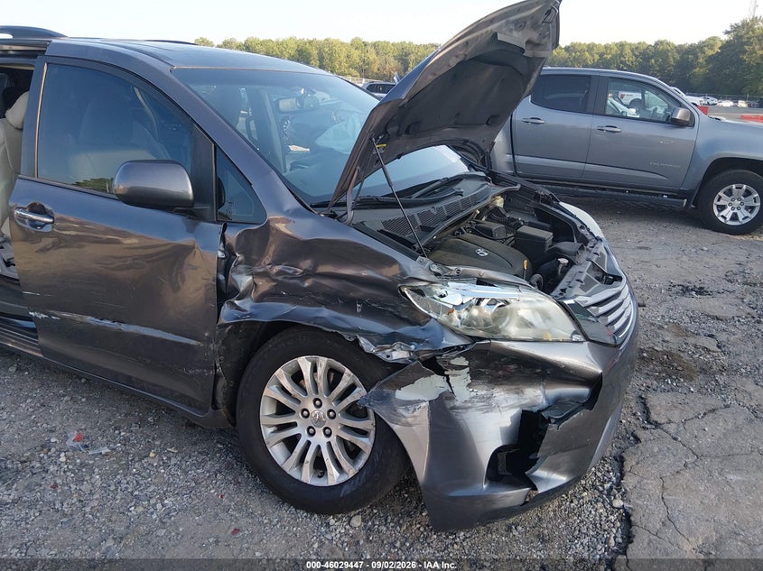 TOYOTA SIENNA - zdjęcie 6