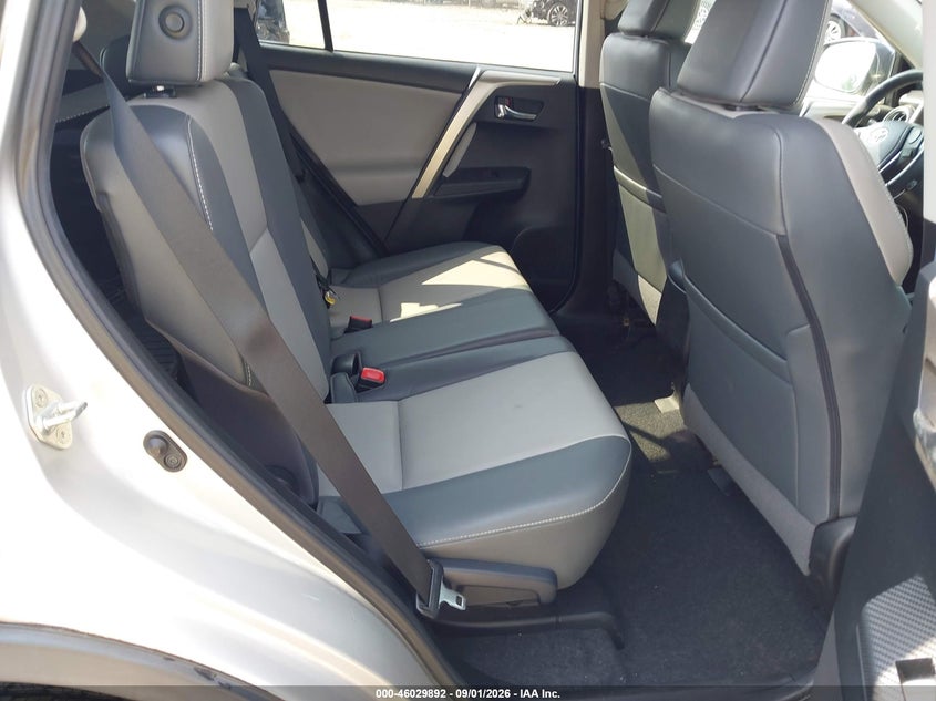 TOYOTA RAV4 - zdjęcie 8