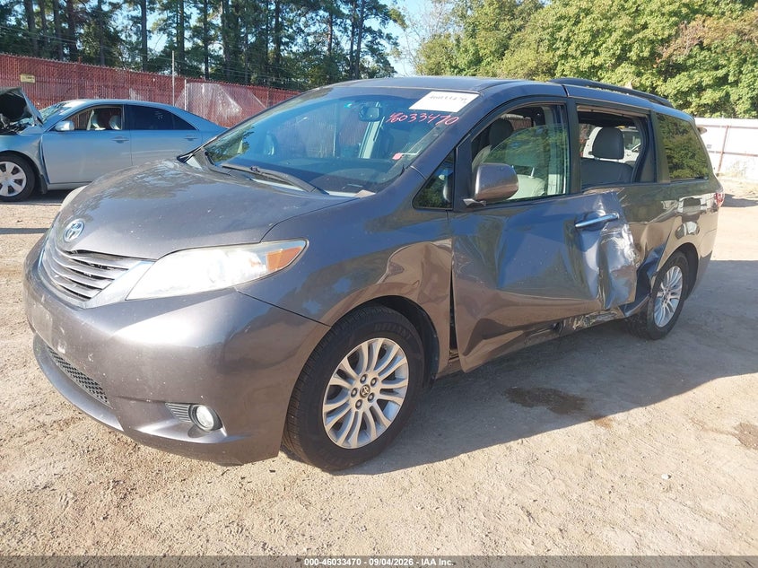 TOYOTA SIENNA - zdjęcie 2