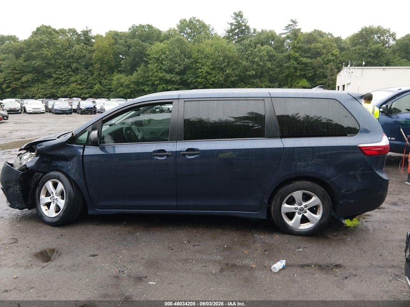 TOYOTA SIENNA - zdjęcie 14