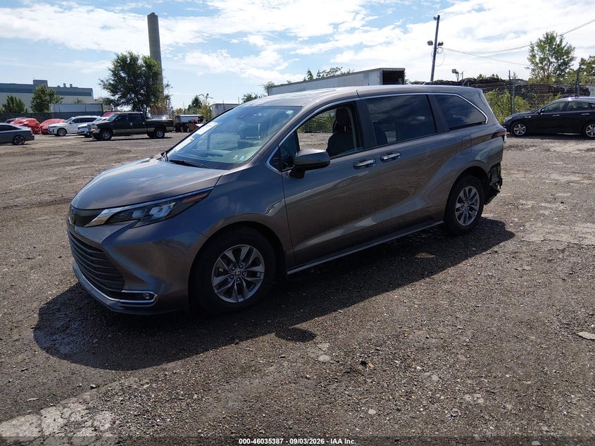 TOYOTA SIENNA - zdjęcie 2
