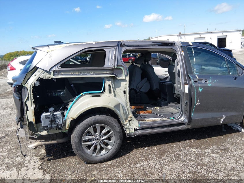 TOYOTA SIENNA - zdjęcie 6