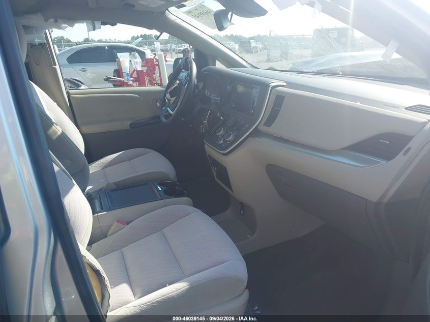 TOYOTA SIENNA - zdjęcie 5