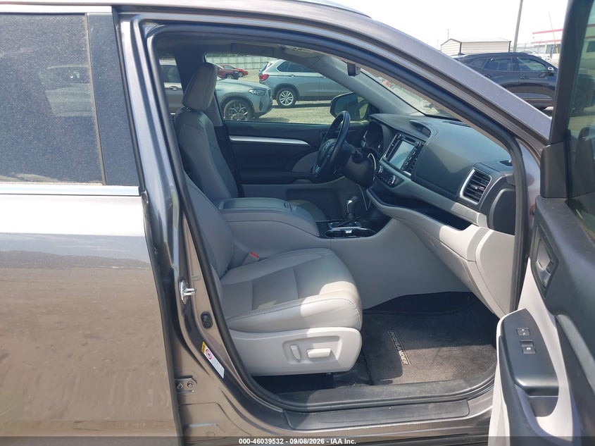 TOYOTA HIGHLANDER - zdjęcie 5