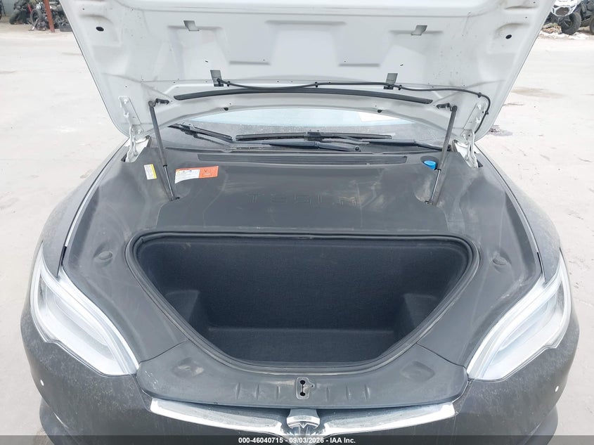TESLA MODEL S - zdjęcie 10