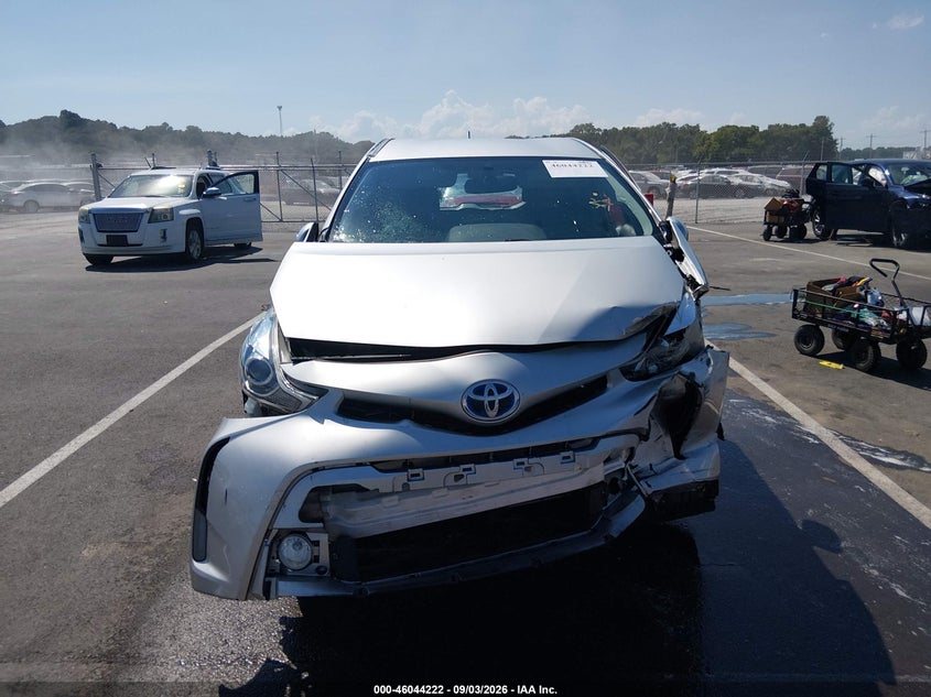 TOYOTA PRIUS V - zdjęcie 12
