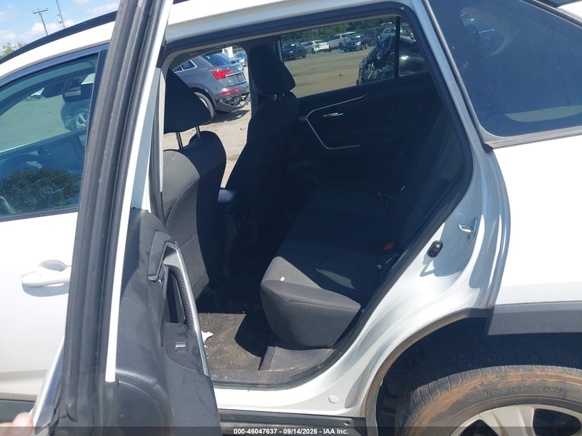TOYOTA RAV4 - zdjęcie 8