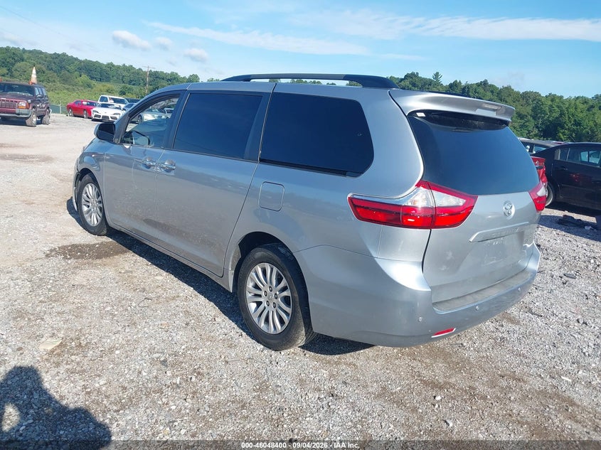 TOYOTA SIENNA - zdjęcie 3