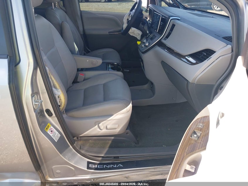 TOYOTA SIENNA - zdjęcie 5