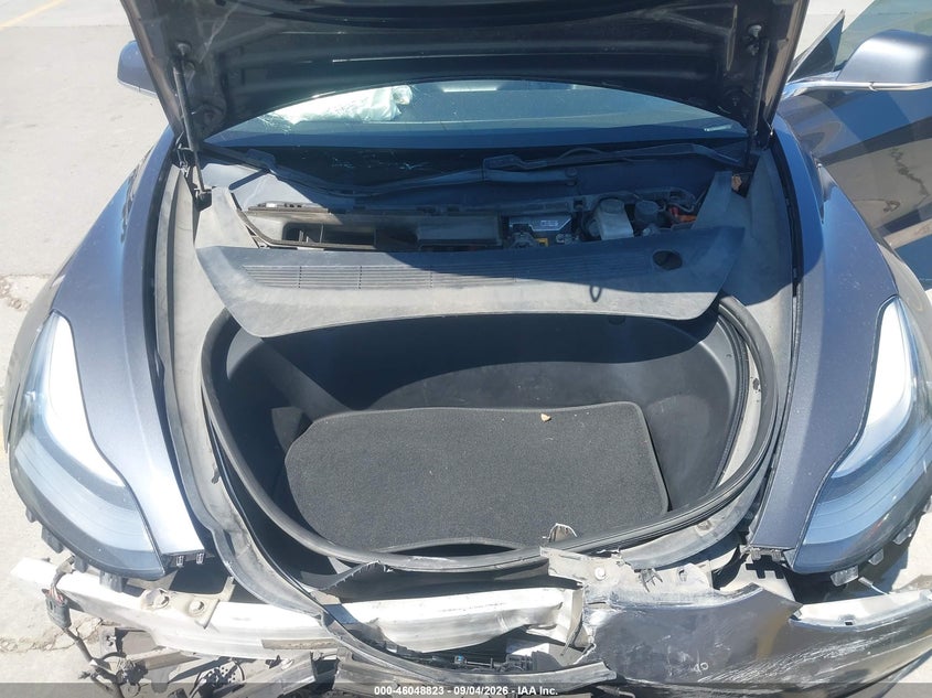 TESLA MODEL 3 - zdjęcie 10