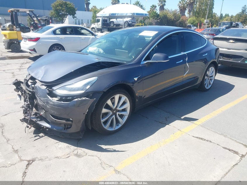 TESLA MODEL 3 - zdjęcie 2
