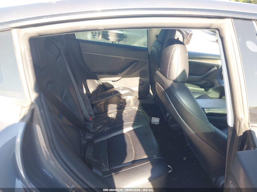 TESLA MODEL 3 - zdjęcie 8