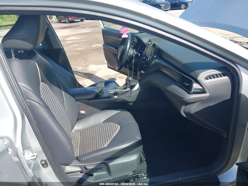 TOYOTA CAMRY - zdjęcie 5