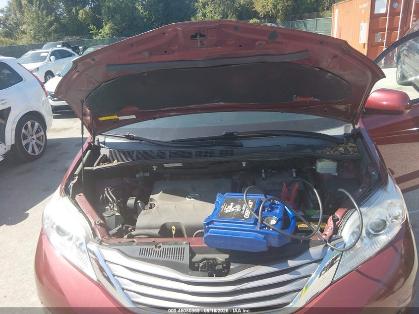 TOYOTA SIENNA - zdjęcie 10