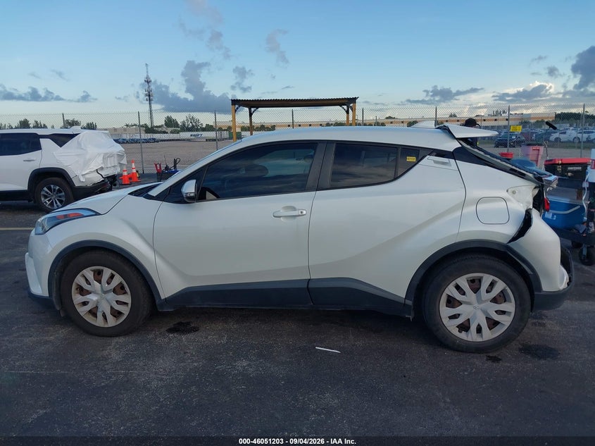 TOYOTA C-HR - zdjęcie 15