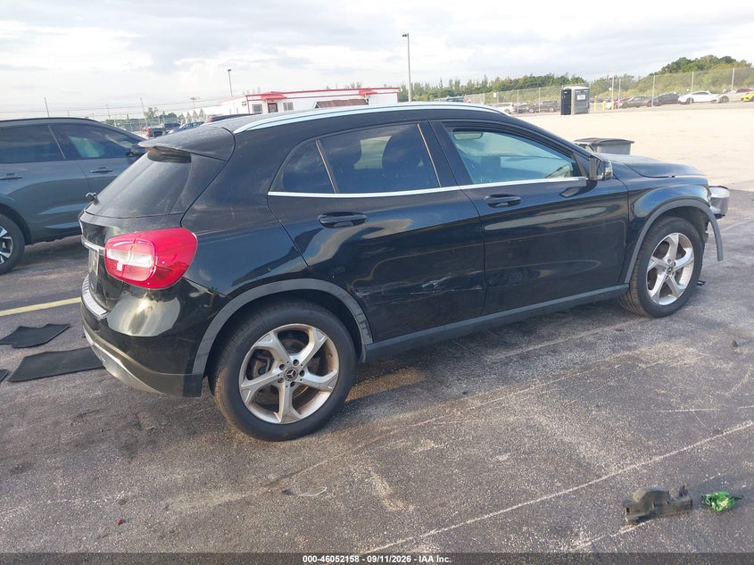 MERCEDES-BENZ GLA 250 - zdjęcie 4