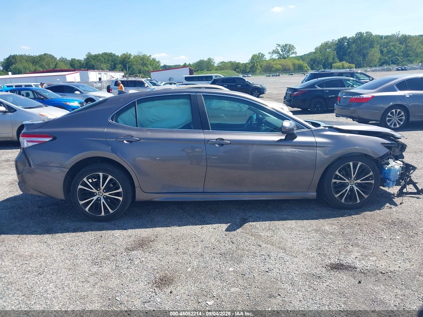 TOYOTA CAMRY - zdjęcie 13