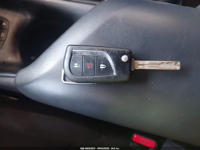 TOYOTA C-HR - zdjęcie 11