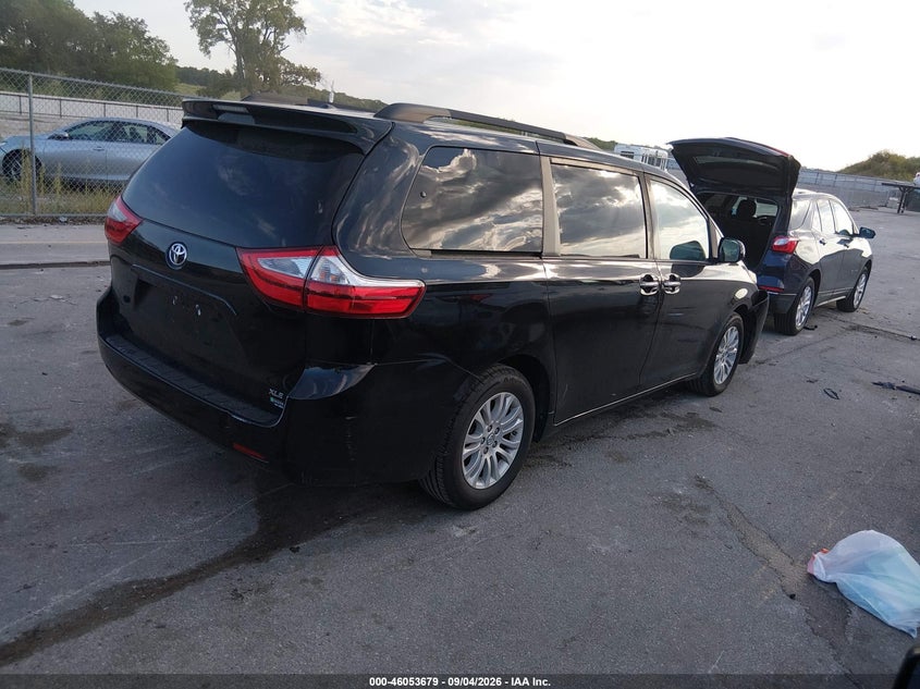 TOYOTA SIENNA - zdjęcie 4