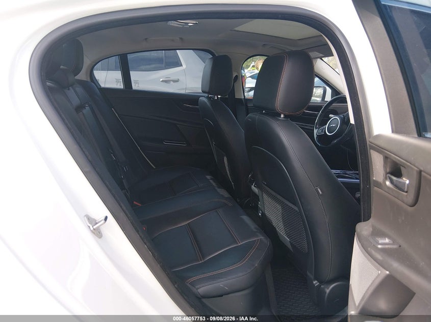 JAGUAR XE - zdjęcie 8