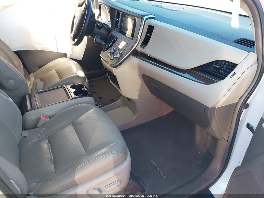 TOYOTA SIENNA - zdjęcie 5
